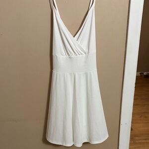 Elegant White Sleeveless Dress